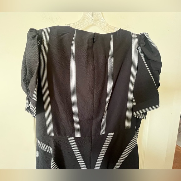 Calvin Klein Elegant Black and Gray Striped Wrap Dress Women’s Size 8 - Picture 7 of 14